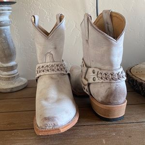 Idyll wind booties
